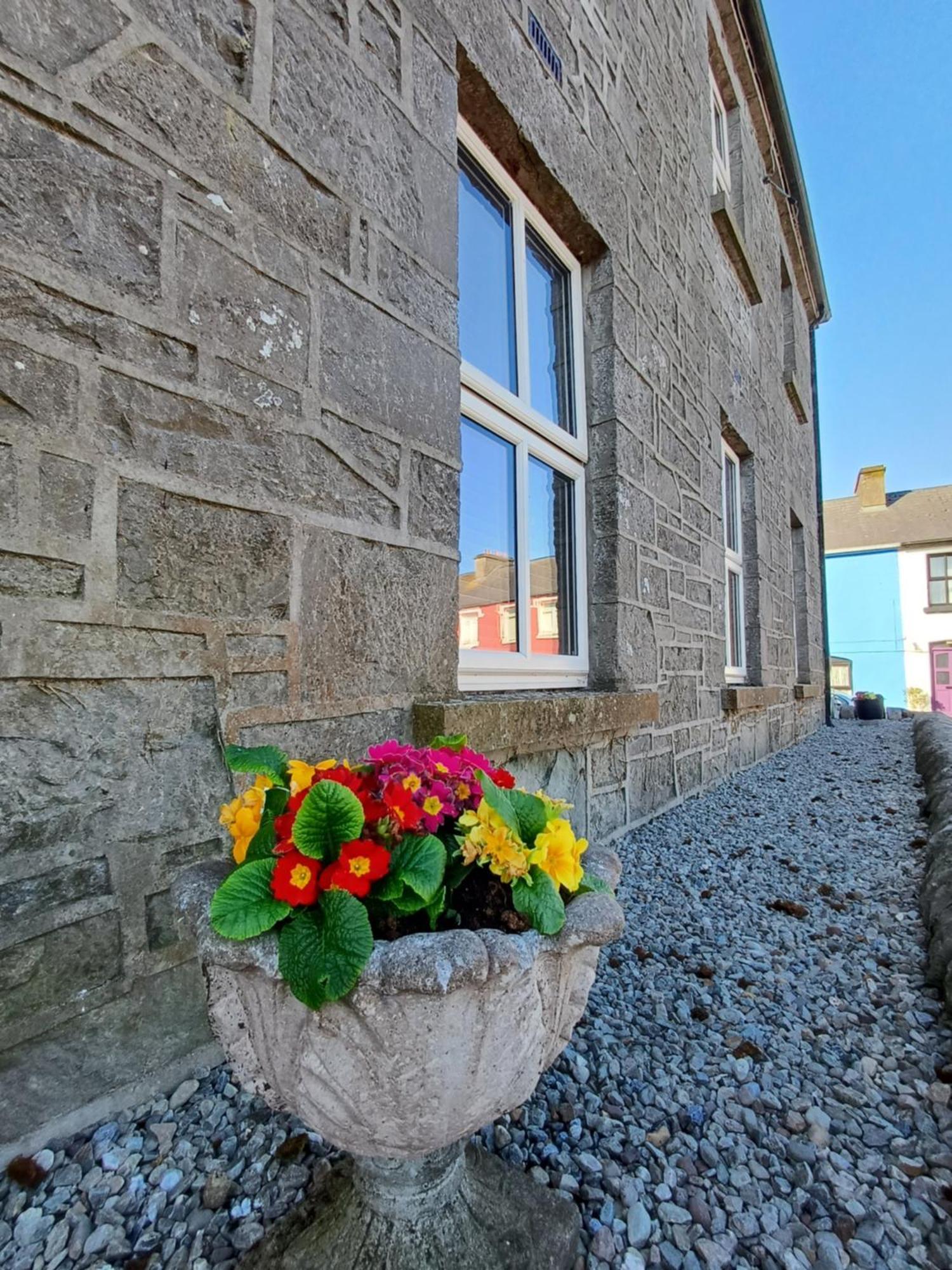 Clonbur House - Studio Village Apartment Galway Buitenkant foto